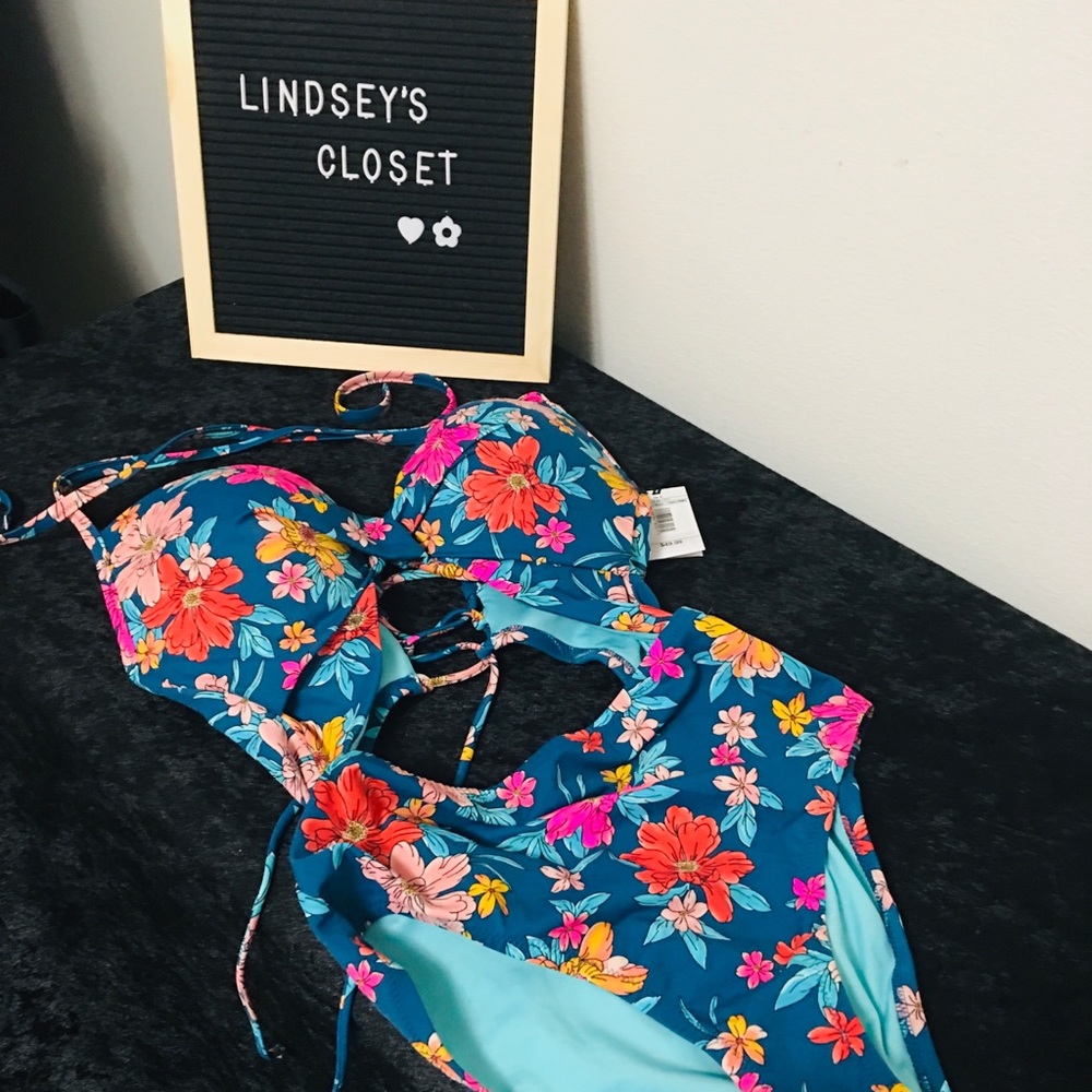 Shade & Shore Floral 💙🌺 One-Piece Swimsuit